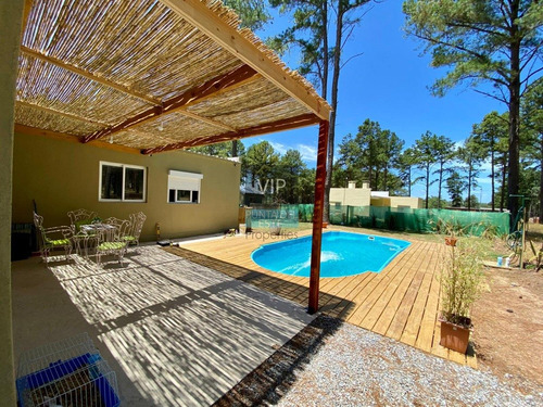 Oportunidad Unica , Casa A Estrenar 5 Dormitorios 3 Baños, Construccion Solida En Barrio Chacras Del Pinar- Ref: 80
