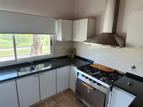 Imagen 14 de 30 de Esplendida Casa Con Terreno De 1.000 M2, Bv Rivadavia Y Junin, Vista Al Rio Asegurada !