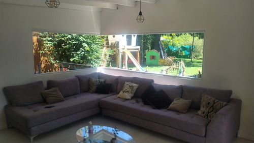 Imagen 6 de 14 de Excelente Casa En Venta. Quincho Con Cocina. 4 Baños. Propiedad Muy Iluminada Ambientes Amplios.