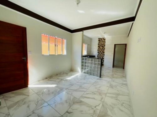 Imagem 4 de 12 de Casa No Bairro Balneário Plataforma, Em Mongaguá, Litoral Sul De São Paulo, Localizada No Lado Praia. Imóvel Com 125 M² De Terreno Sendo 72 M² De Área Construída. Possui Piscina, Churrasqueira E Vaga