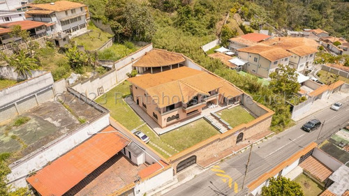 Casa En Venta Con Amplias Áreas Verdes Con Piscina Colinas De Carrizal, Carrizal Altos Mirandinos