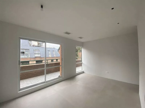Excelente Oficina Remodelada / Luis Carrera