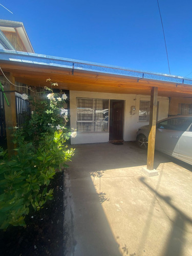 Casa Con Estacionamiento En Cauquenes, Maule