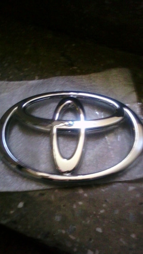 Emblema De Parrilla De Toyota Fortuner, Hilux 100%original
