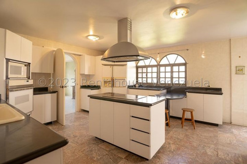 Casa En Venta Con Amplias Áreas Verdes Con Piscina Colinas De Carrizal, Carrizal Altos Mirandinos