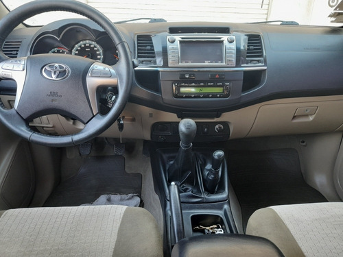 Imagen 13 de 14 de Toyota Sw4 2014 3.0 Srv 171cv 4x4