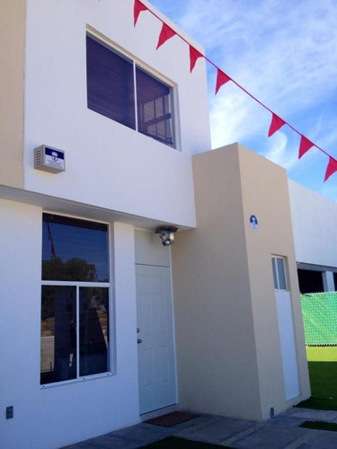Casa A Solo 1,millón 600 Mil En Silao, Infonavit, Isseg, Bancario