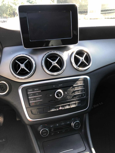 Imagen 11 de 15 de Mercedes-benz Clase Gla 2016 1.6 Gla200 At Urban 156cv