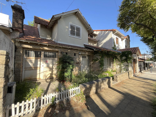 Imperdible Casa A Refaccionar O Demoler En La Lucila, Vicente Lopez, A Metros Del Centro Comercial.