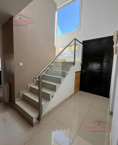 Venta De Casa En Terravista Con Vista A La Laguna