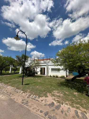 Altos Del Golf, Hermosa Casa De 4 Dormitorios En Villa Allende