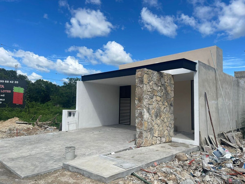 Casa En Venta De Un Piso Dos Recamaras En Temozón Norte