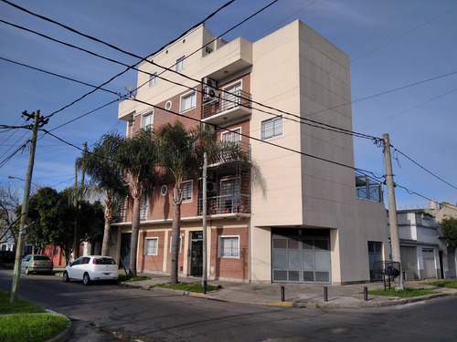 Venta Depto De Cinco Amb Con Cochera En Ramos Mejia Sur
