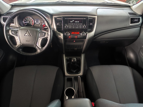 Mitsubishi L200 2.4 Cabina Doble 4x2 Mt