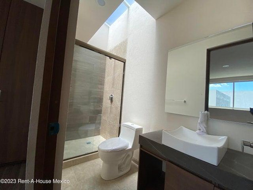 Casa En Venta En Metepec San Salvador Tizatlalli Gis 24-1104