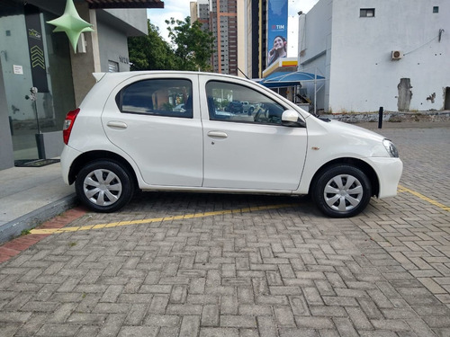 Toyota Etios Toyota Etios X 1.3 Flex 16v 5p Aut. - Branc...