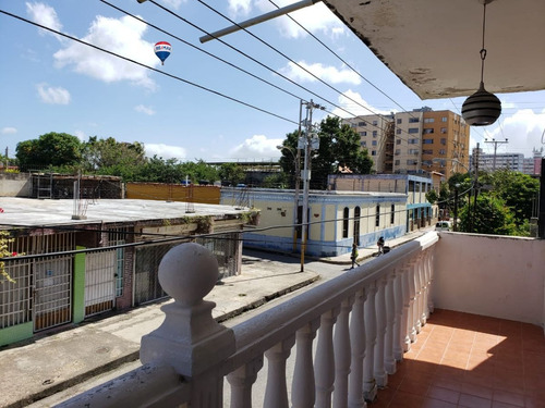 Local Con Apartamento En Calle Arismendi, Ciudad De Juan Griego, Isla De Margarita