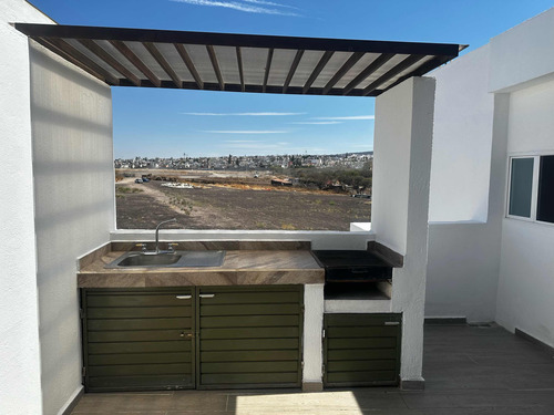 Venta Céntrica Con 5 R Y 4 B Roof Garden Y Alberca