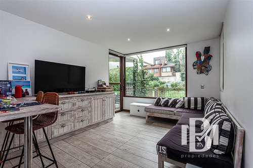 Casa Medi En Venta De 5 Dorm. Los Dominicos Las Condes