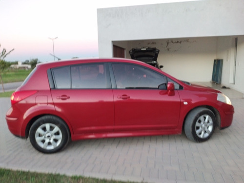 Nissan Tiida 1.8 Visia 2014