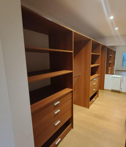 Casa En Venta - 4 Dormitorios 3 Baños - Cochera - 650mts2 - Tandil