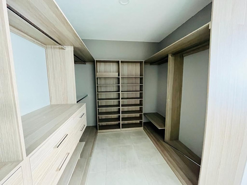 Estrena Casa En Lomas De Juriquilla, 4 Recamaras, Una En Pb, 4 Baños, Jardín