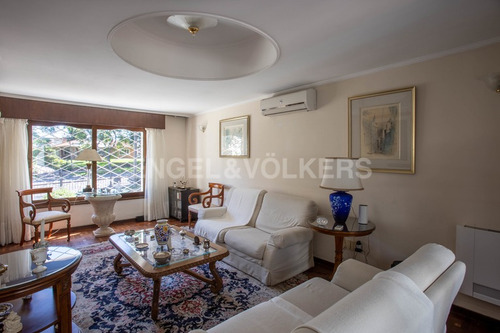Imagen 2 de 11 de Solida Casa Con Jardín En Punta Gorda