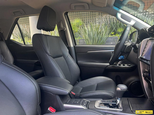 Imagen 21 de 25 de Toyota Fortuner Srv 4x4 2.7 Gasolina Entrega Inmediata Estre