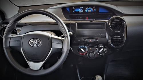 Imagem 10 de 11 de Toyota Etios 1.3 X 16v Flex 4p Manual