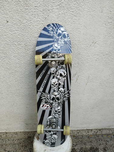 Ofertón!!! Patineta Skateboard 4 Ruedas Blancas Plateados (Usado)