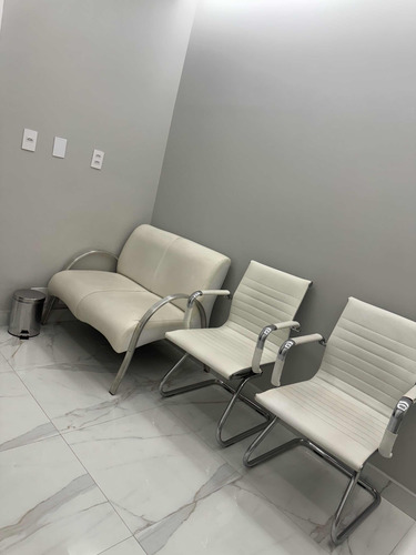 Sala Com Recepção Consultorio E Sala De Procedimento