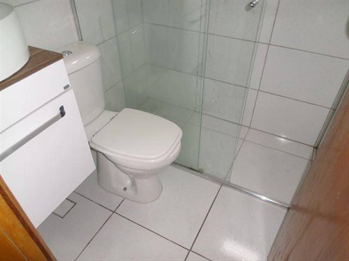 Imagem 18 de 30 de Triplex Sobrado Novo Com 02 Dormitórios 01 Suíte 02 Banheiros Condomínio Fechado Na Vila S. Jorge São Em Vicente Imóvel Este Bem Grande Com 110 M2 Util É Bem Arejado Iluminado Com Churrasqueira Próxi