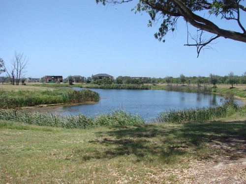 Lencke Vende - Albanueva-excelente Lote Al Rio Con Amarra, Frente A La Bahia Del Club House.