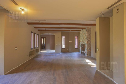 Hermosa Casona En St Thomas Este - Canning