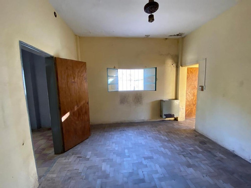 Imagen 8 de 20 de Casa A Reciclar - 3 Ambientes Con Local - Merlo
