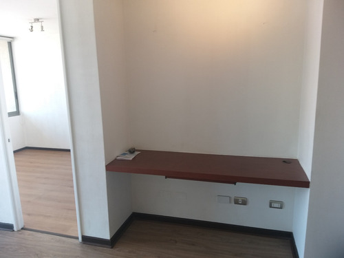 A Pasos Del Metro Irarrazaval 2 Dorm. 2 Baños.