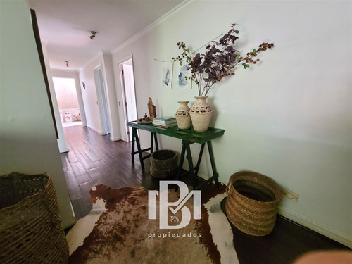 Casa En Venta De 5 Dorm. En Lo Barnechea