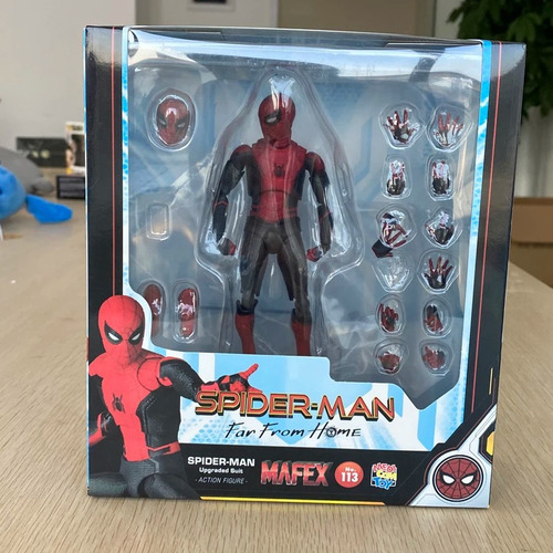 Figura De Acción Mafex 113 Spiderman Lejos De Casa