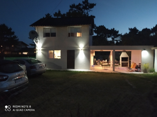 Imagen 1 de 14 de Casa En La Caleta Cerca Del Mar