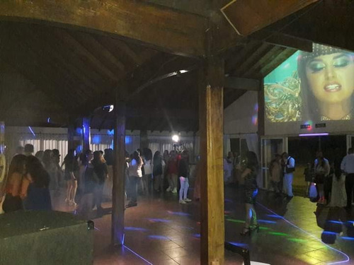 Servicio De Dj Sonido Iluminació Disc Jockey Karaoke Eventos