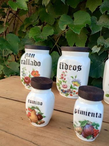 Lote De Antiguos Tarros De Cocina En Porcelana. (Usado)