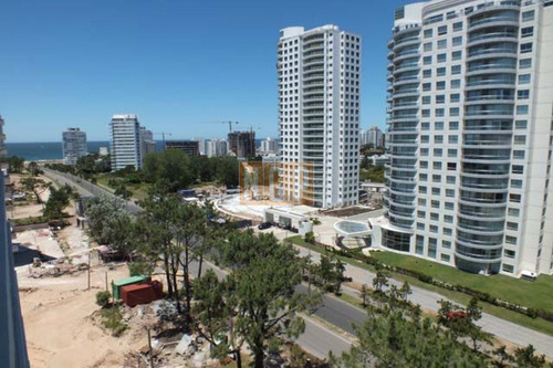 Imagen 23 de 30 de Be Punta Piso Alto Al Frente