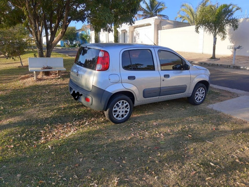 Fiat Uno Vivace 1.0 8v (flex) 4p