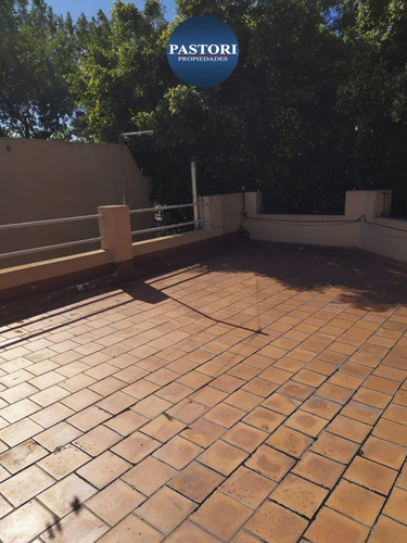 Muy Buena Casa 4 Amb Con Patio Y Gran Terraza!