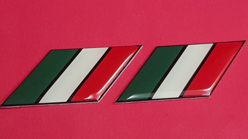 Imagen 1 de 4 de Emblema Bandera Italia Metal  Adherible