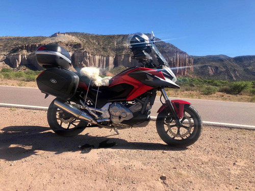 Imagen 14 de 23 de Honda Nc700 Equipada Con Baul Trasero Givi Y Laterales Givi