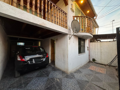 Casa De 2 Pisos, 5d+2b, Ubicada En Rio Valdivia, Comuna Puen