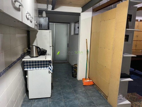 Imagen 4 de 12 de Oficina Sosa - Local En Aguada, Pr?ximos Al Palacio Planta Baja Y Subsuelo.