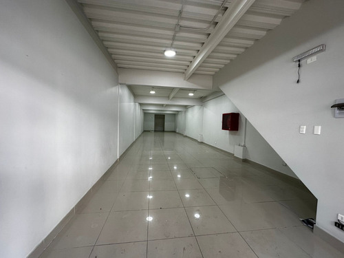Local 2 Niveles, Manuel Montt 1095, 250m2 4 Baños, Nuevo