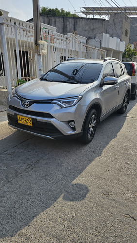 Toyota RAV4 2.0 Street